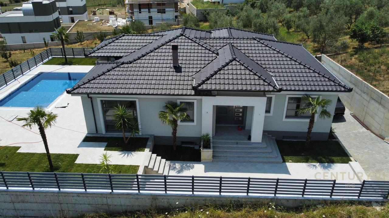 Individual Villa with Pool for Sale in Farke!