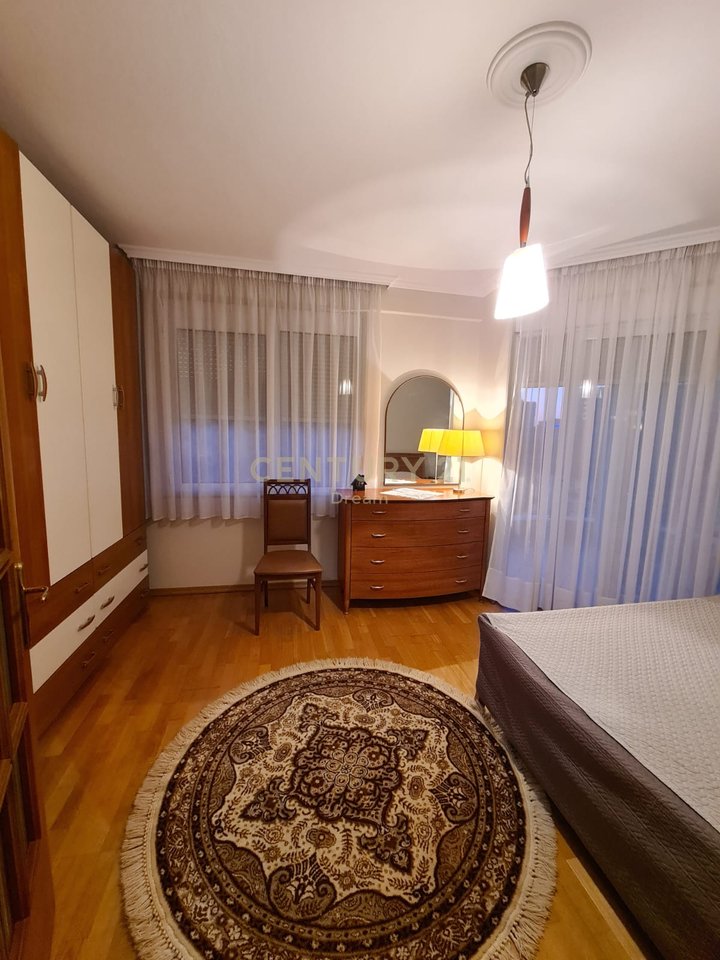 Appartamento 2+1+2T in affitto nella zona di Blloku