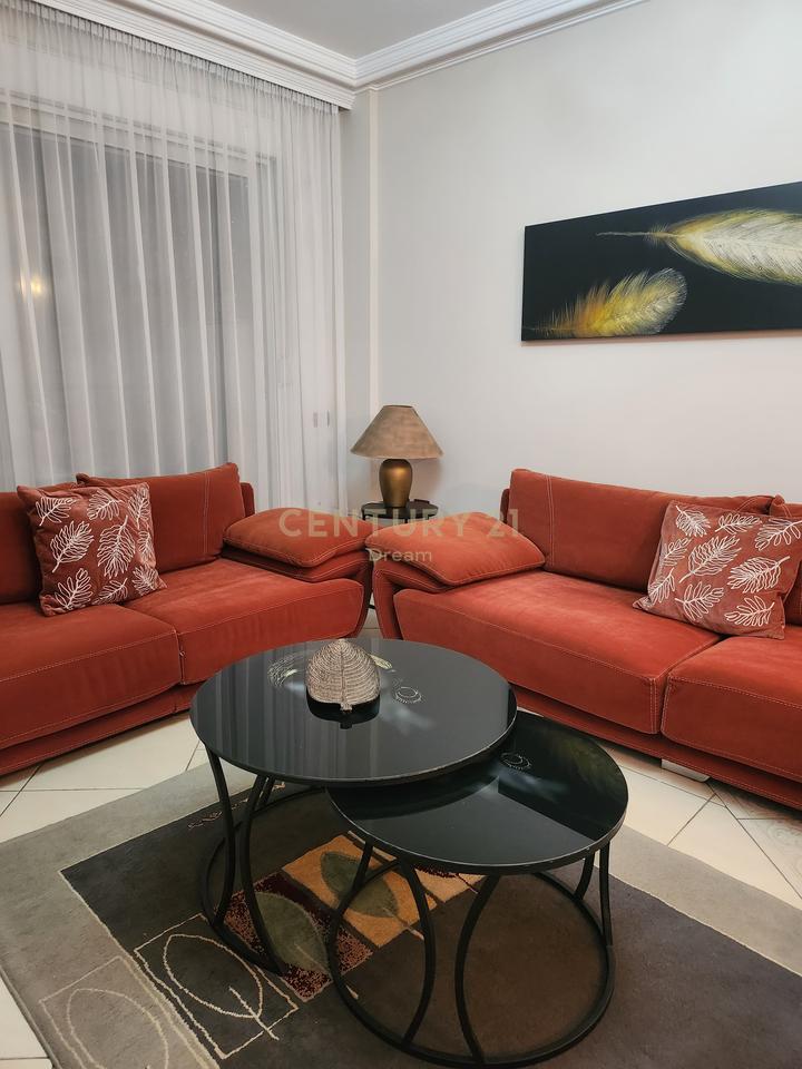 Appartamento 2+1+2T in affitto nella zona di Blloku