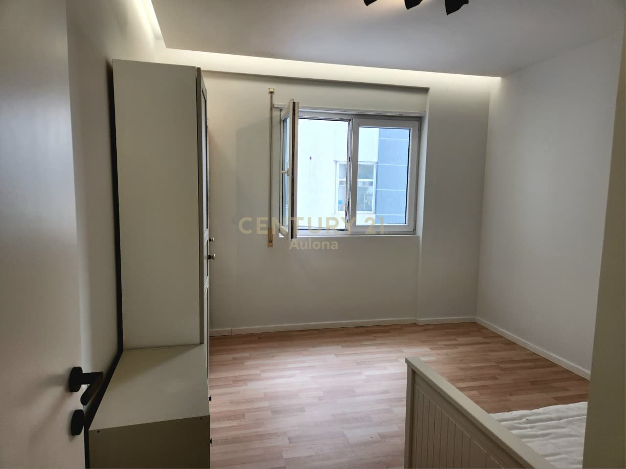 APARTMENT 2+1 FOR SALE IN LUNGOMARE 1 WITH SEA VIEW