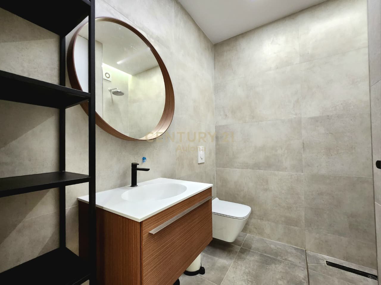 APARTMENT 2+1 FOR SALE IN LUNGOMARE 1 WITH SEA VIEW