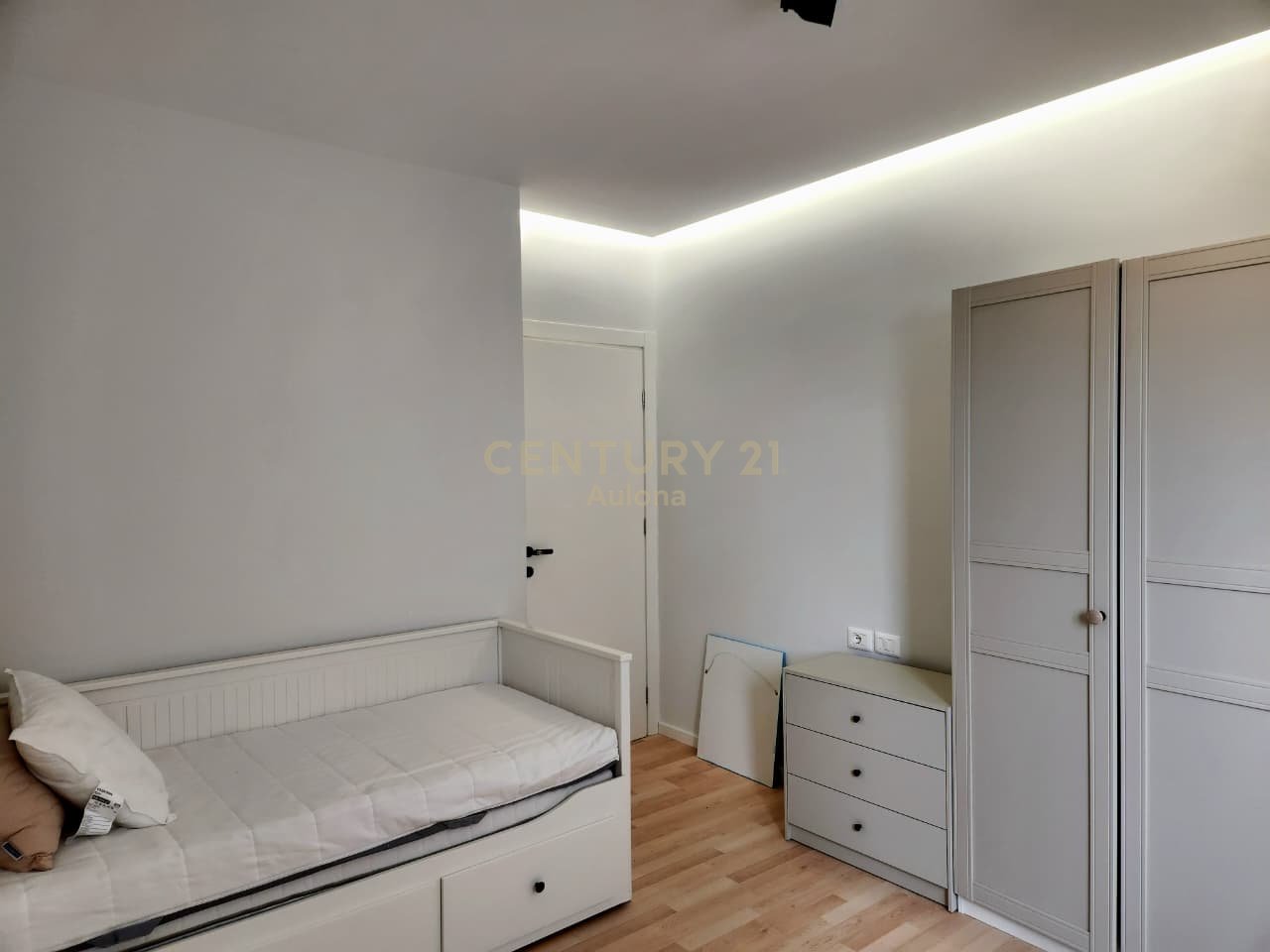 APARTMENT 2+1 FOR SALE IN LUNGOMARE 1 WITH SEA VIEW