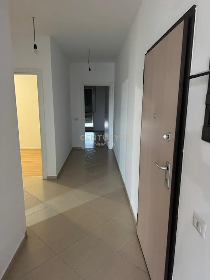 3+1+2 per shitje tek Port View