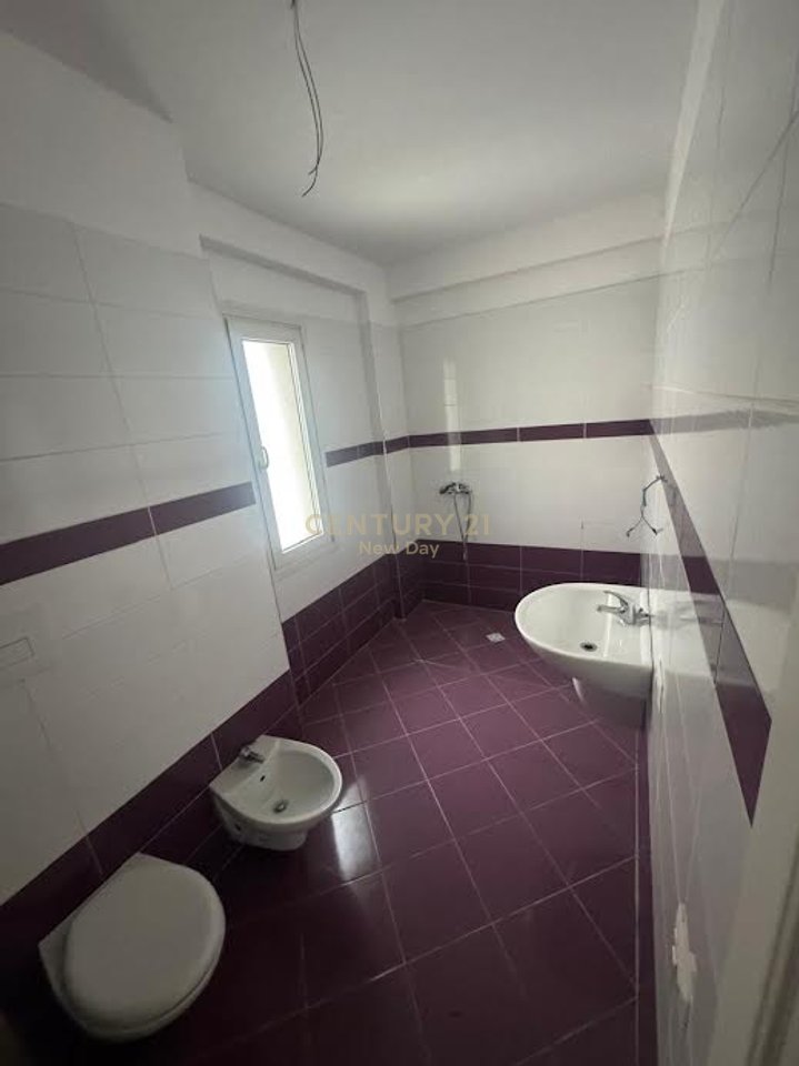 3+1+2 per shitje tek Port View