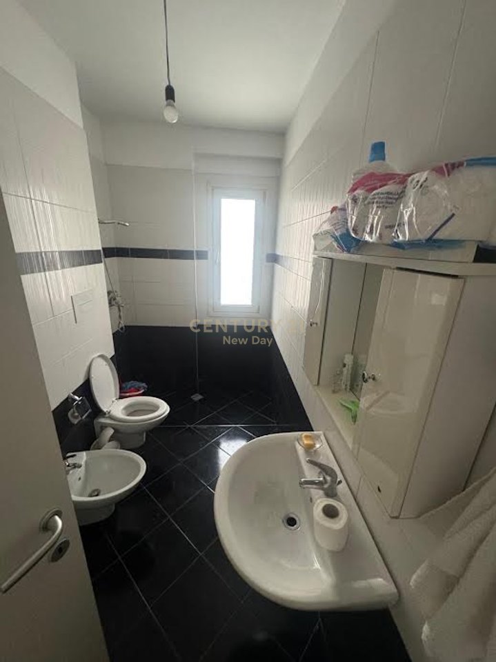 3+1+2 per shitje tek Port View