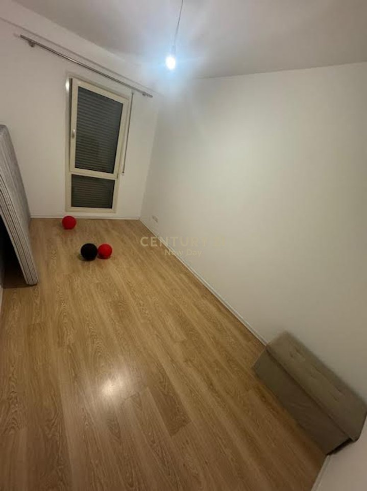 3+1+2 per shitje tek Port View