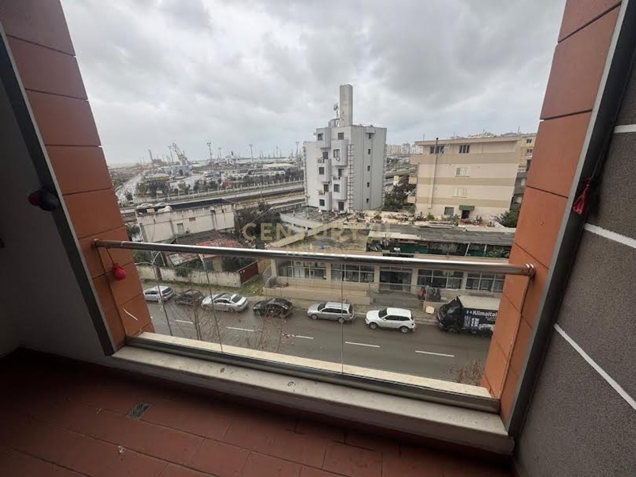 3+1+2 per shitje tek Port View