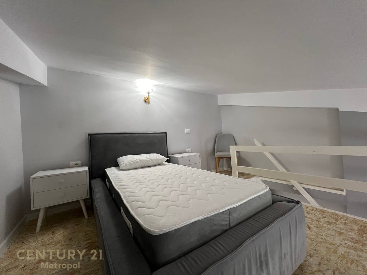 JAP PER QIRA  APARTAMENT DUBLEKS  1+1, ME VERAND  RRUGA  BILL KLINTON!