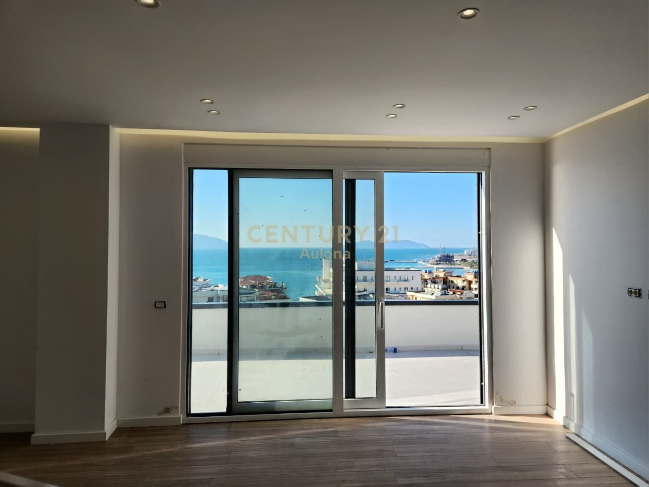 PENTHOUSE FOR SALE NEAR ''LUNGOMARE 1''