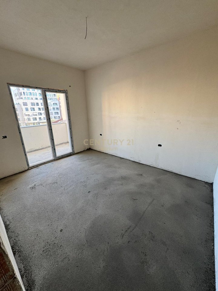 APARTMENT FOR SALE 2 + 1 + PARKING PLACE NEAR THE RED SCHOOL!