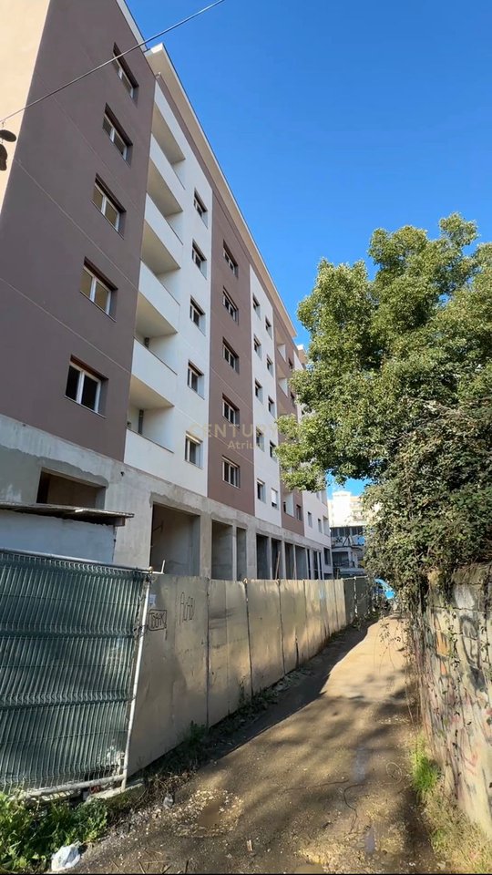 APARTMENT FOR SALE 2 + 1 + PARKING PLACE NEAR THE RED SCHOOL!