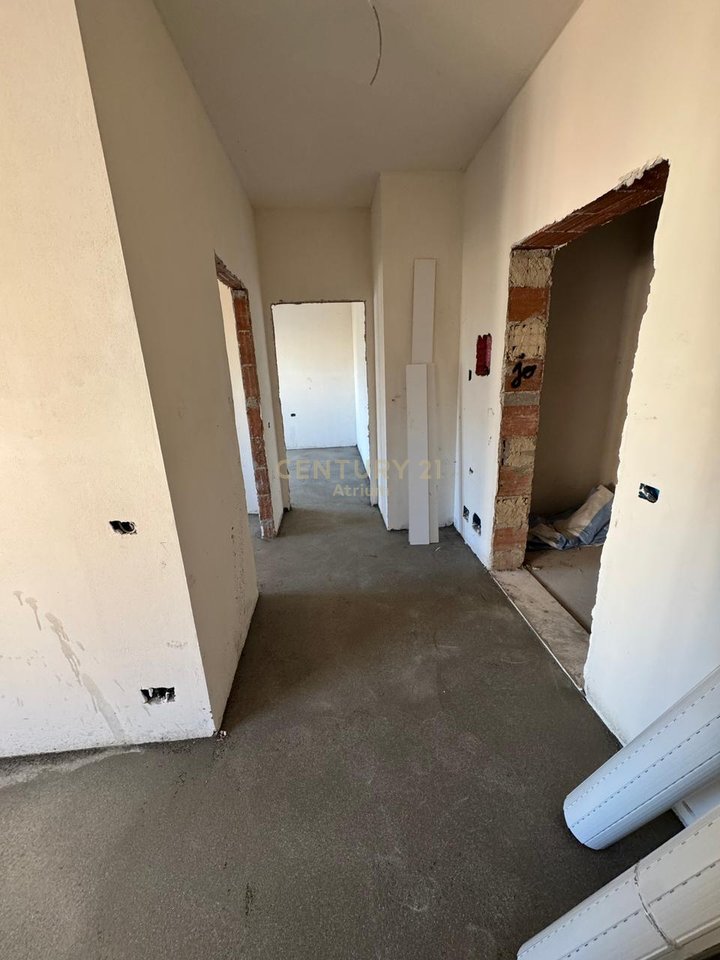 APARTMENT FOR SALE 2 + 1 + PARKING PLACE NEAR THE RED SCHOOL!