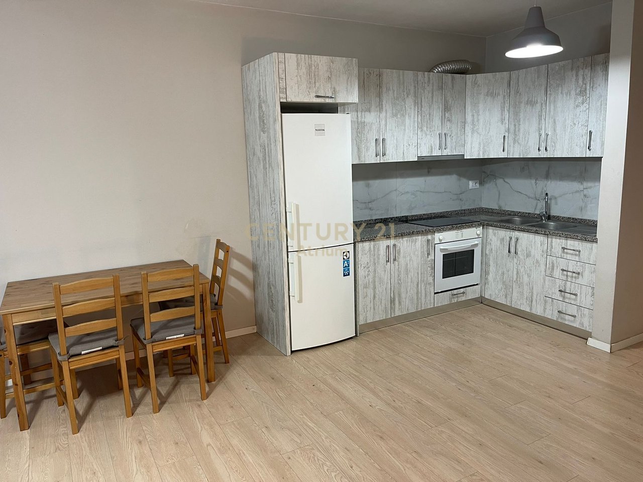 JEPET ME QIRA APARTAMENT 1 + 1 PRANE MATERNITETIT TE RI !