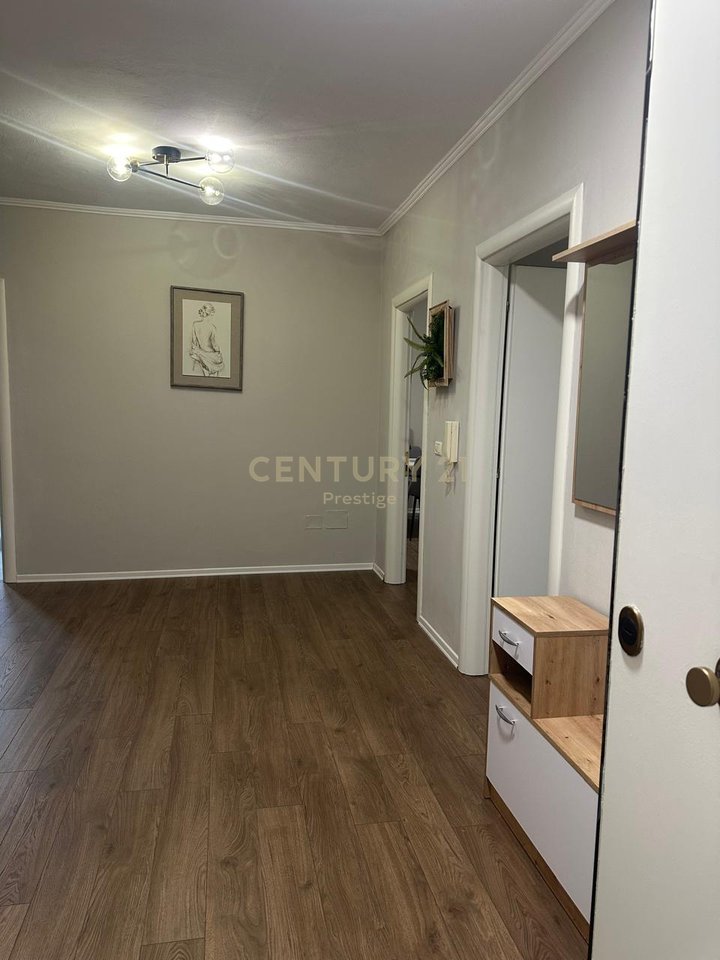 1+1 APARTMENT FOR RENT IN THE CENTER, TIRANA!