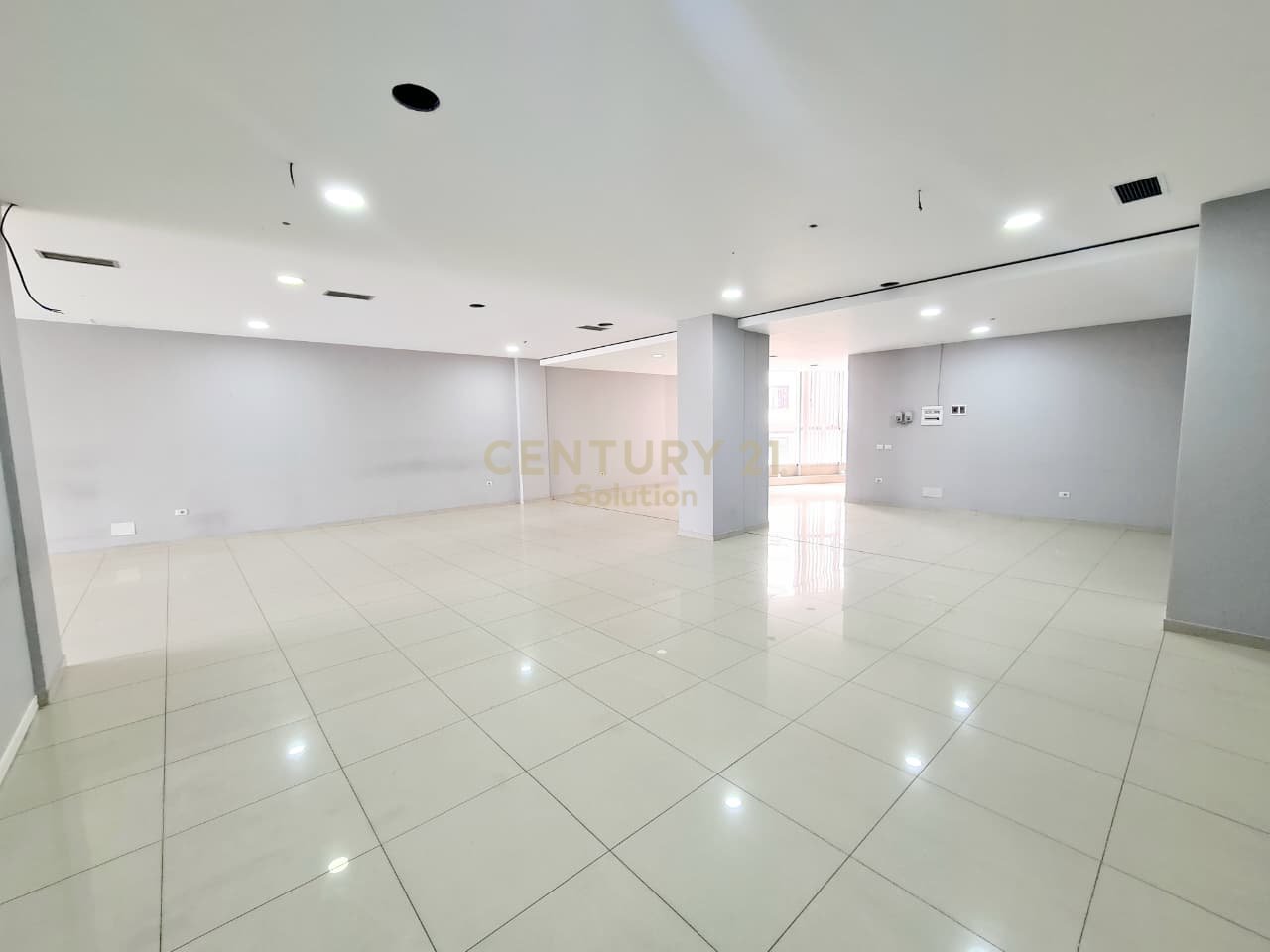 NJESI BIZNESI 324M2 PER SHITJE , ASTIR NE RRUGE KRYESORE!