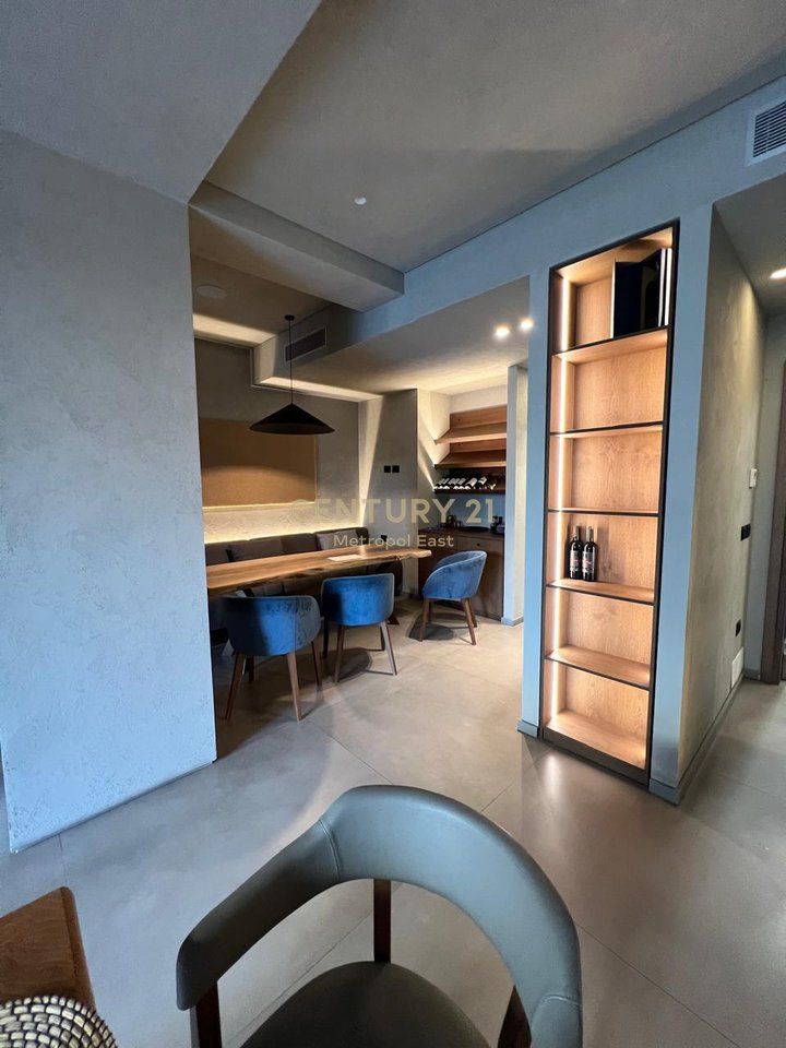 Shitet Ambient Komercial/Restorant tek Kodra e Diellit