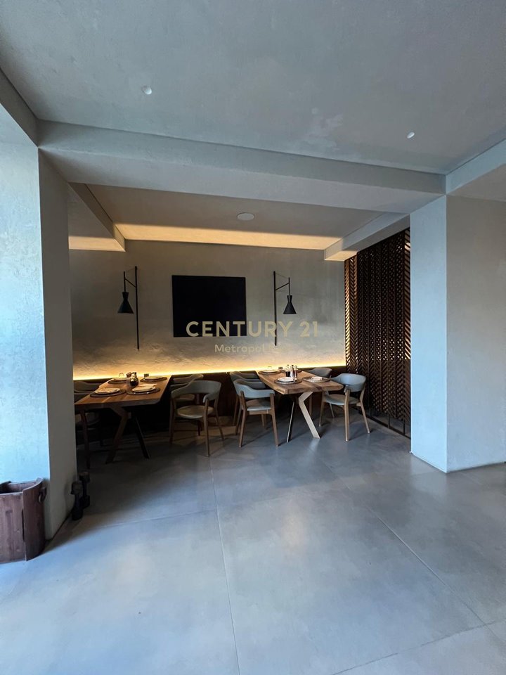 Shitet Ambient Komercial/Restorant tek Kodra e Diellit