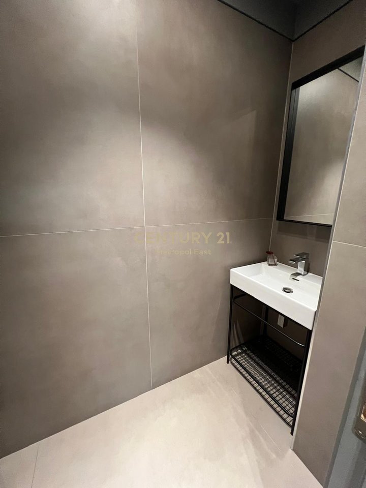 Shitet Ambient Komercial/Restorant tek Kodra e Diellit