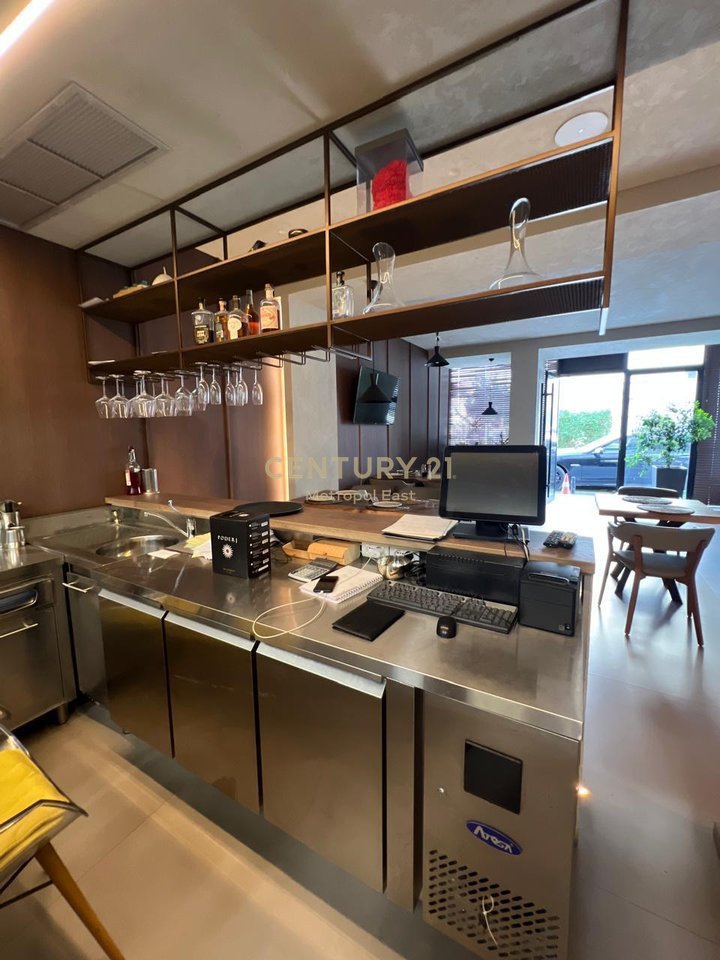 Shitet Ambient Komercial/Restorant tek Kodra e Diellit