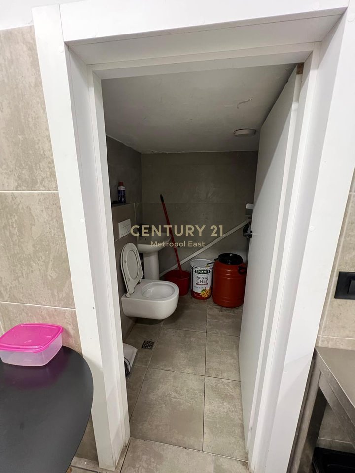 Shitet Ambient Komercial/Restorant tek Kodra e Diellit