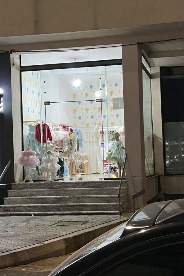 Locale commerciale in vendita a Yzberisht, vicino a Fitness Unik