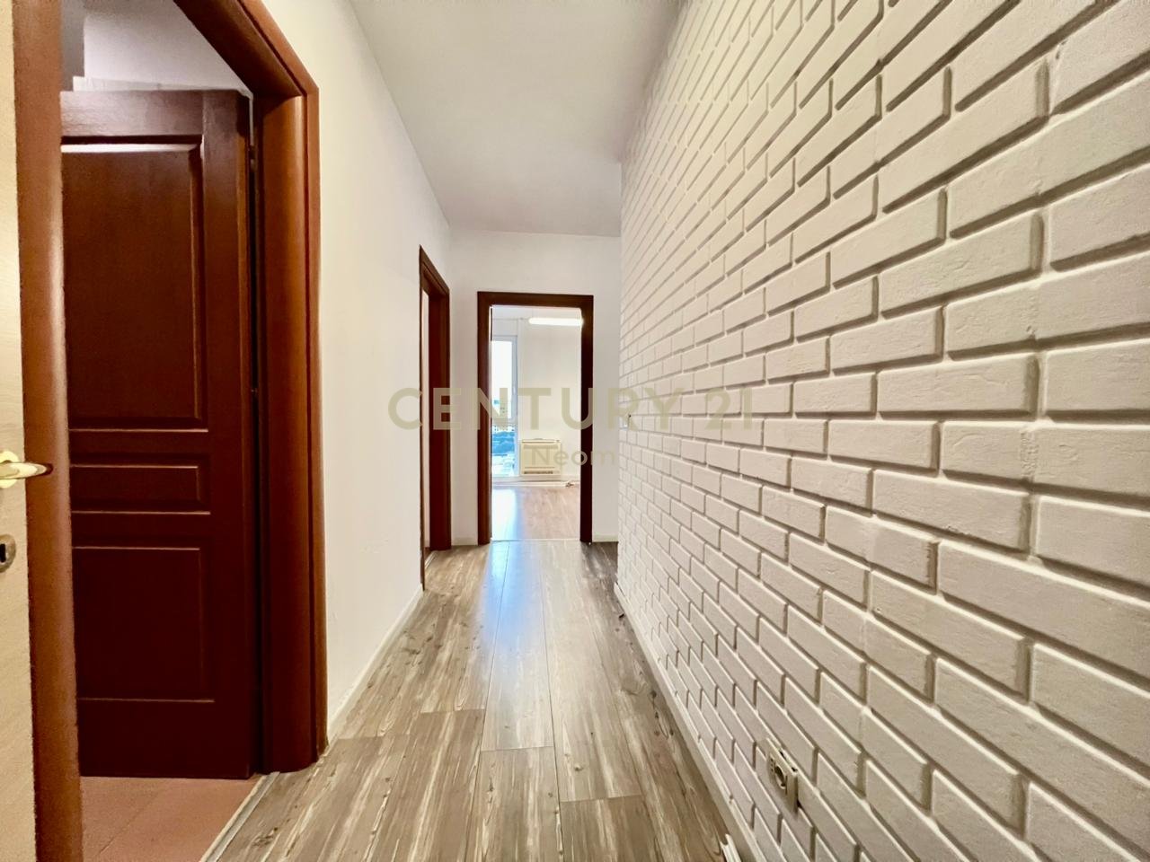 QIRA, ZYRË - 125 m2 me POST PARKIMI, RTSH‼️