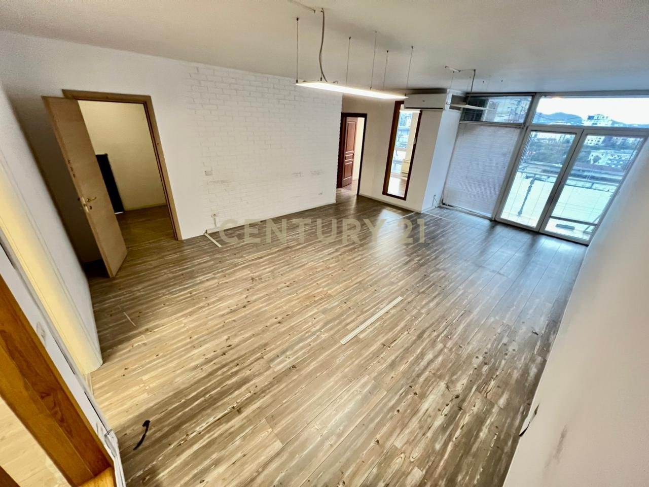 QIRA, ZYRË - 125 m2 me POST PARKIMI, RTSH‼️