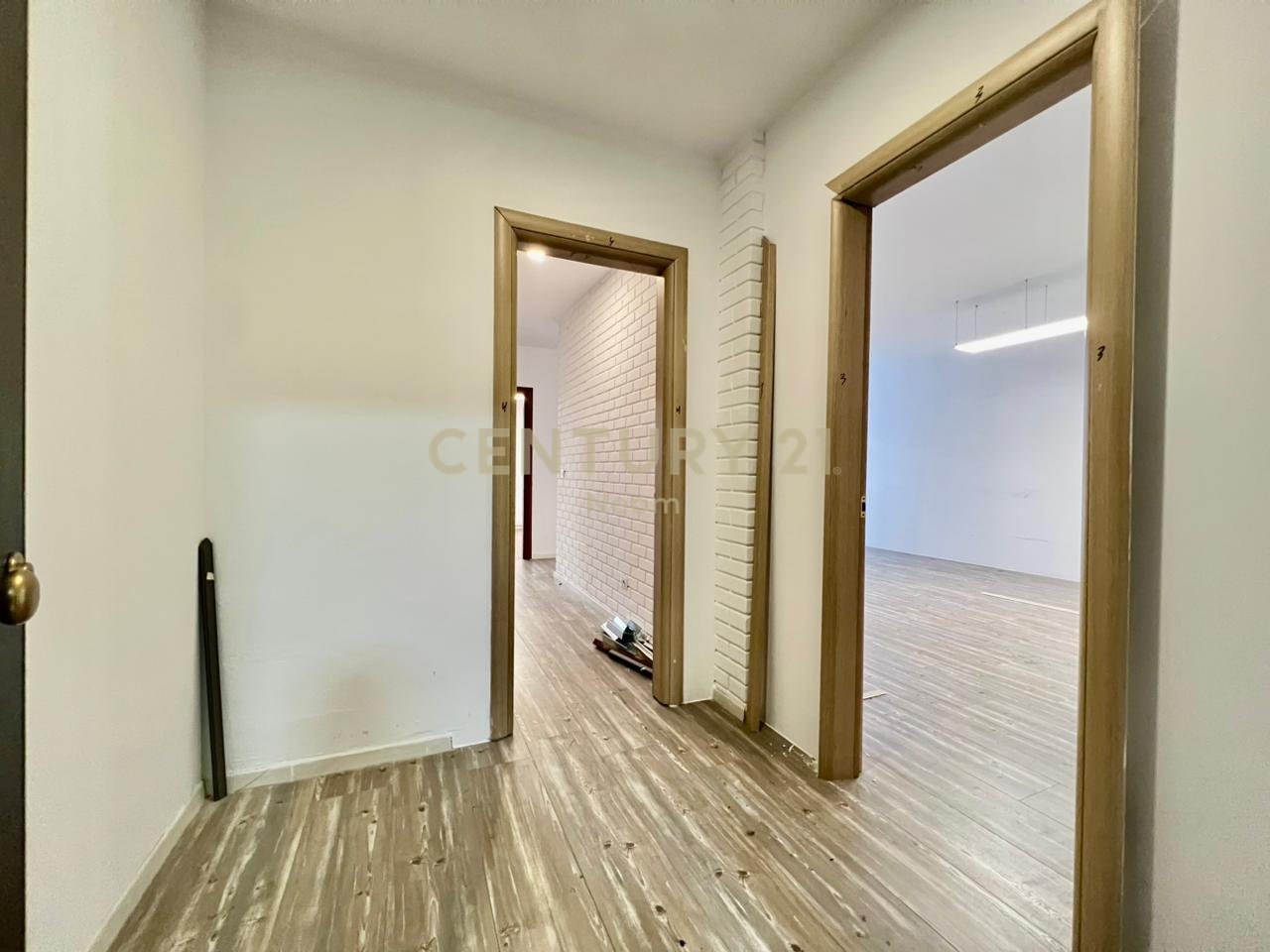 QIRA, ZYRË - 125 m2 me POST PARKIMI, RTSH‼️