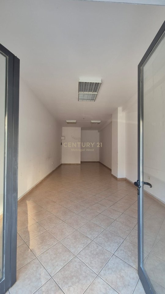 Spazio commerciale in affitto vicino al ex Mercato Elettrico!