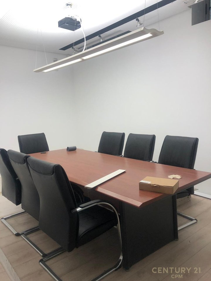 JEPET ME QIRA AMBIENT PER ZYRA !