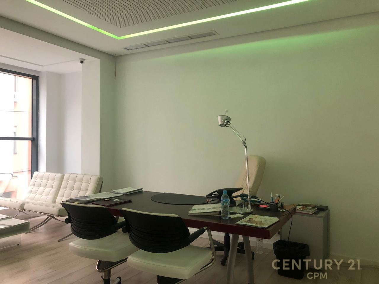 JEPET ME QIRA AMBIENT PER ZYRA !