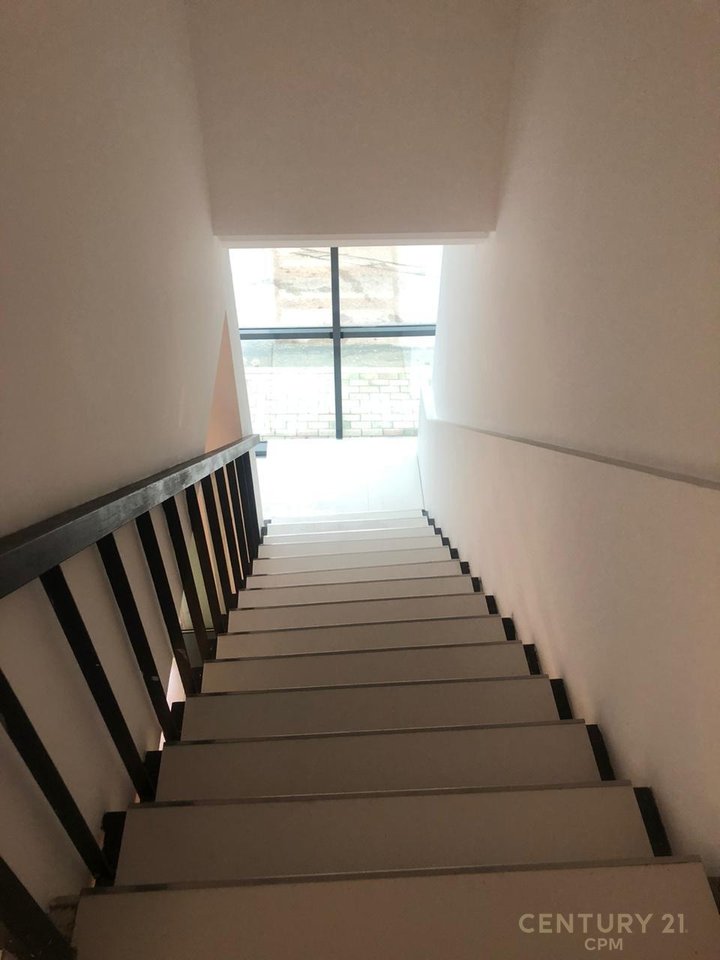 JEPET ME QIRA AMBIENT PER ZYRA !