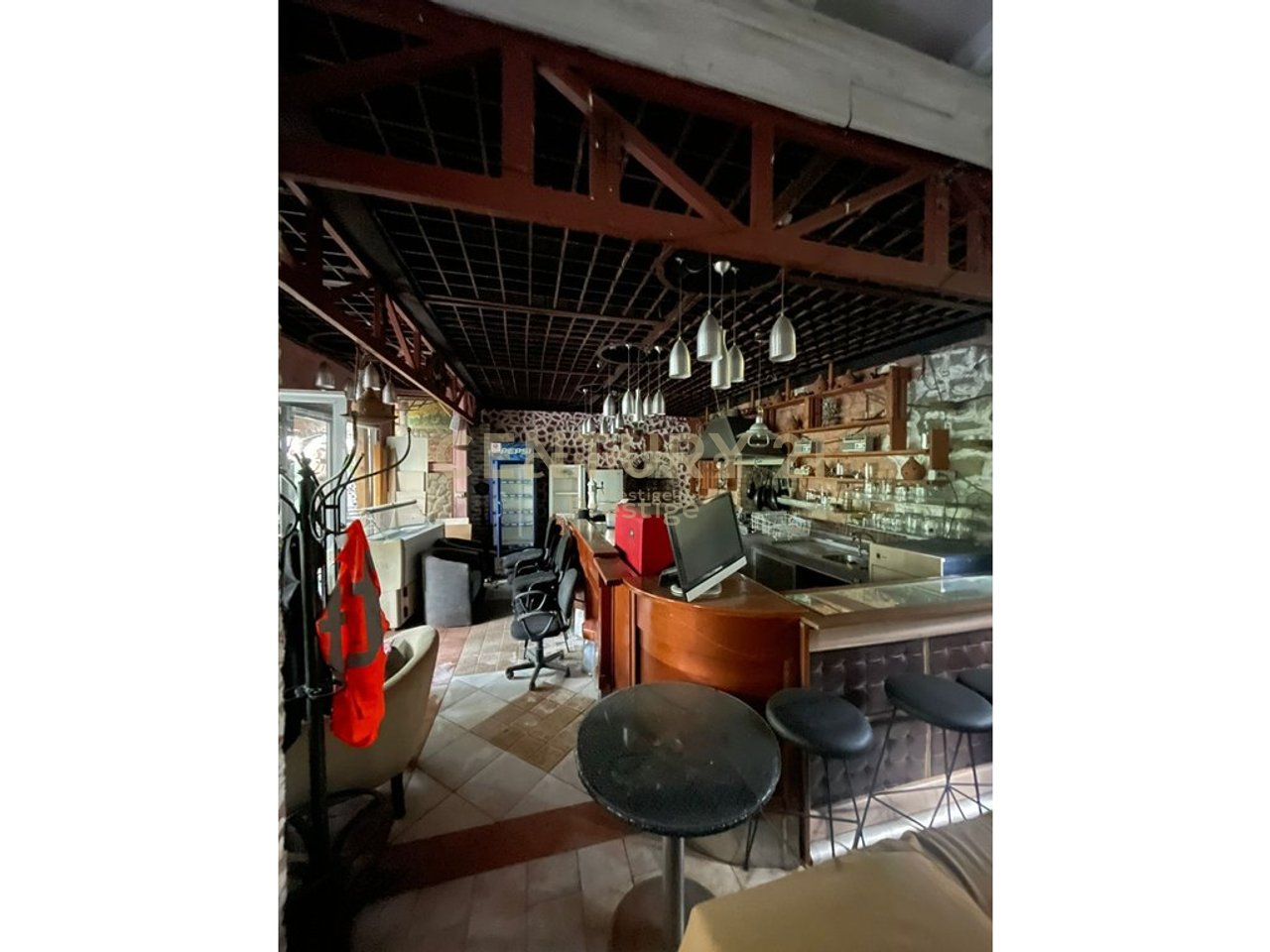 BAR-RESTAURANT FOR RENT, LOCATED AT THE ROUNDABOUT OF SHKOZA!