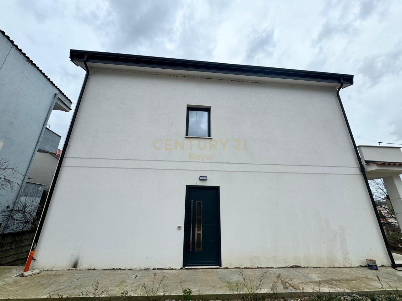 2+1 apartment for rent on the first floor of a new villa in Sauk te Ri!