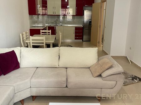 Shitet apartament 3+1+2 ne Kinostudio !