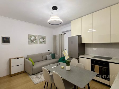 Jepet me qera apartament modern 1+1, Rruga e Dibres tek Medreseja!