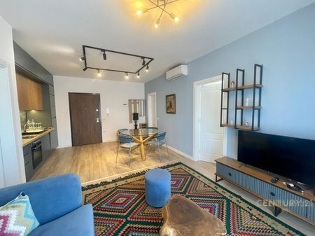 Jepet me qira apartament 2+1 prane Pazarit te Ri!