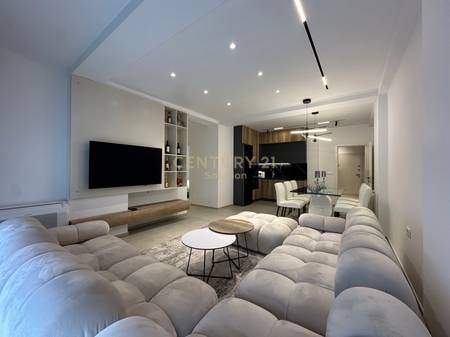 JAPIM PER QIRA APARTAMENT 2+1 NE UNAZE TE RE!