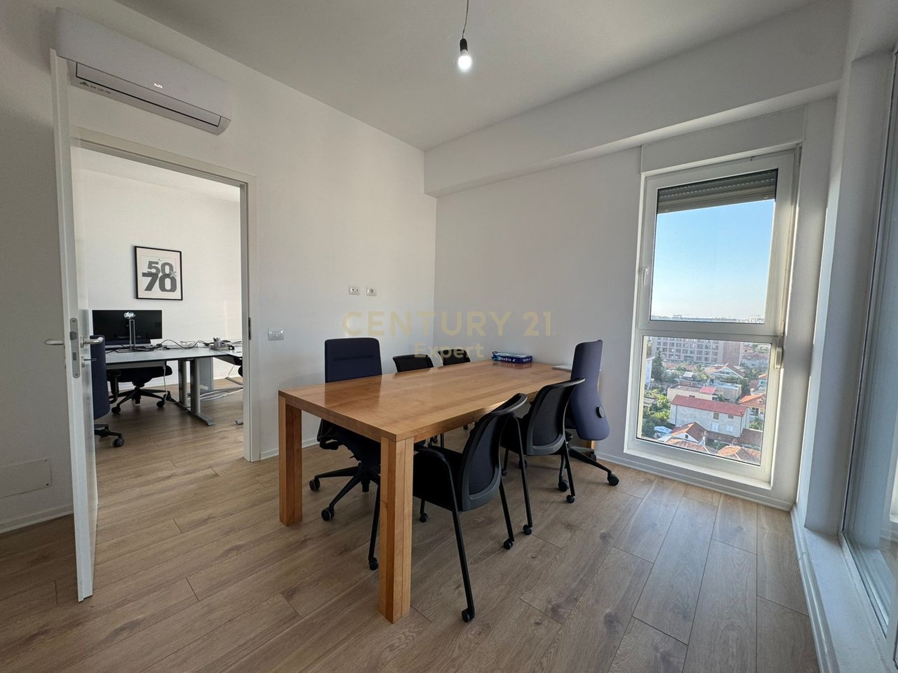 OFFICE FOR RENT WITH 3 WORK SPACES AT SIRI 2 RESIDENCE!