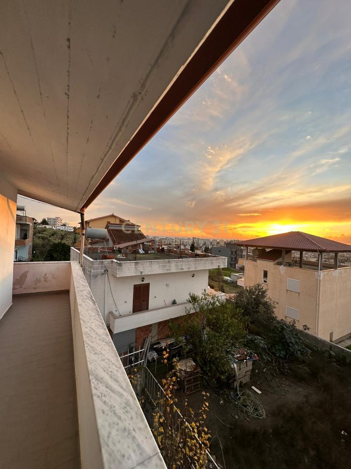 Vilë për Shitje në Arapaj