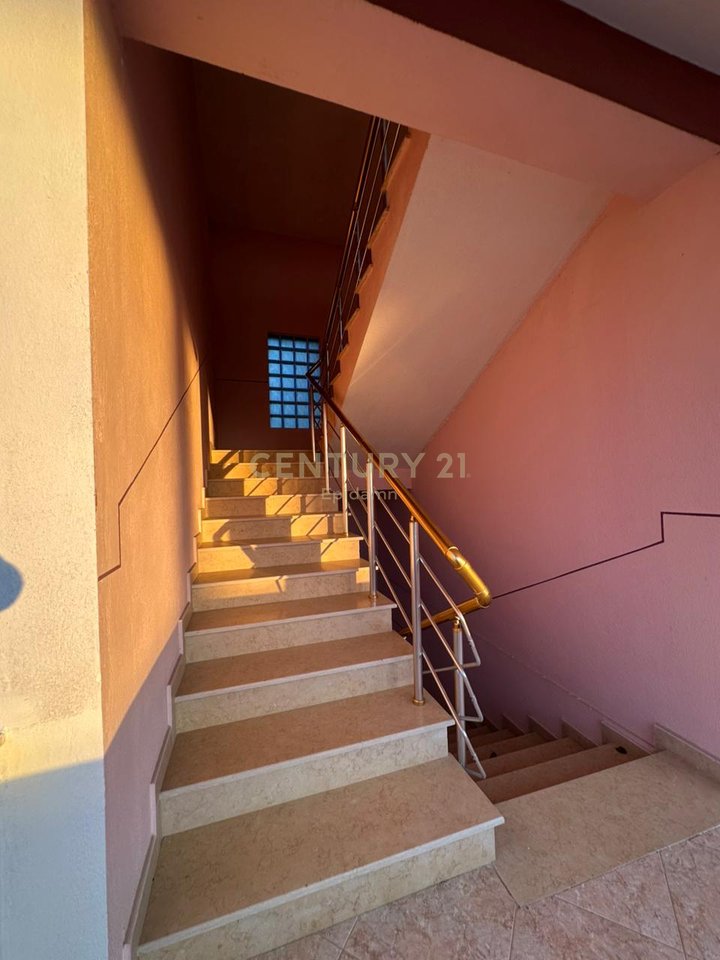 Vilë për Shitje në Arapaj