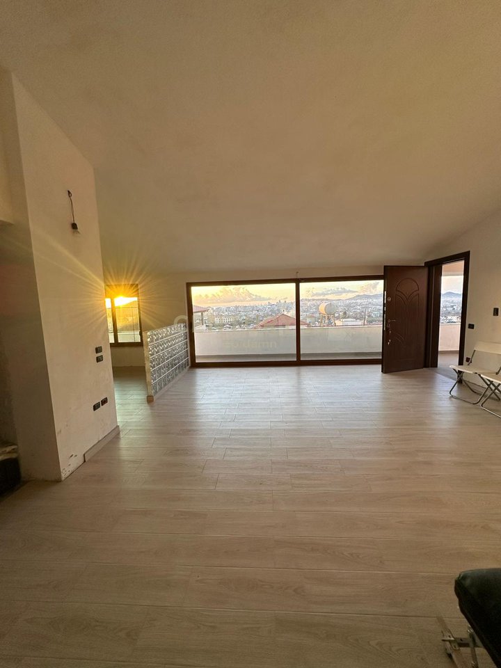 Vilë për Shitje në Arapaj