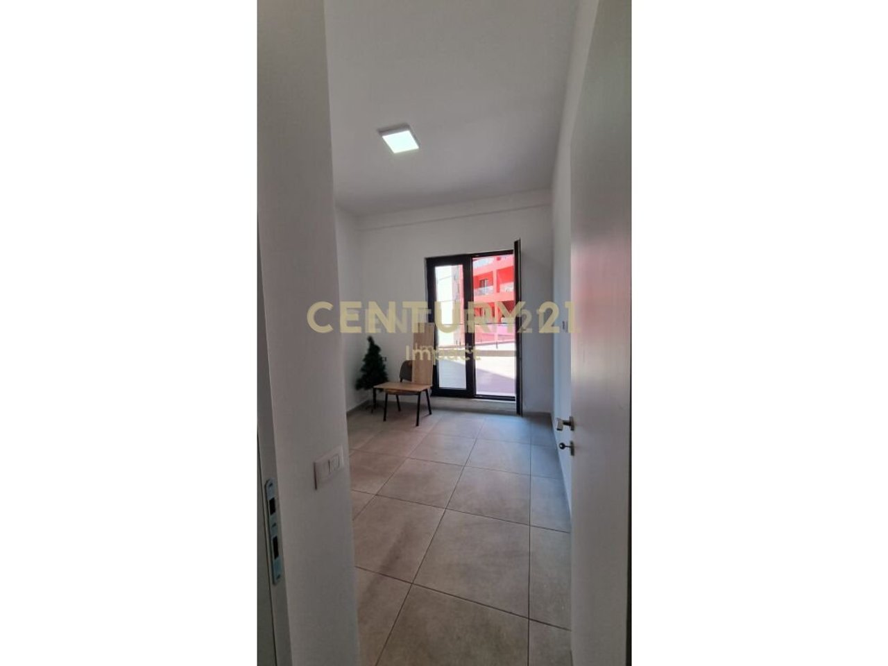 JAPIM ME QIRA APARTAMENT 2+1 PER ZYRE, KOMPLEKSI ARLIS "FARMACIA 10"