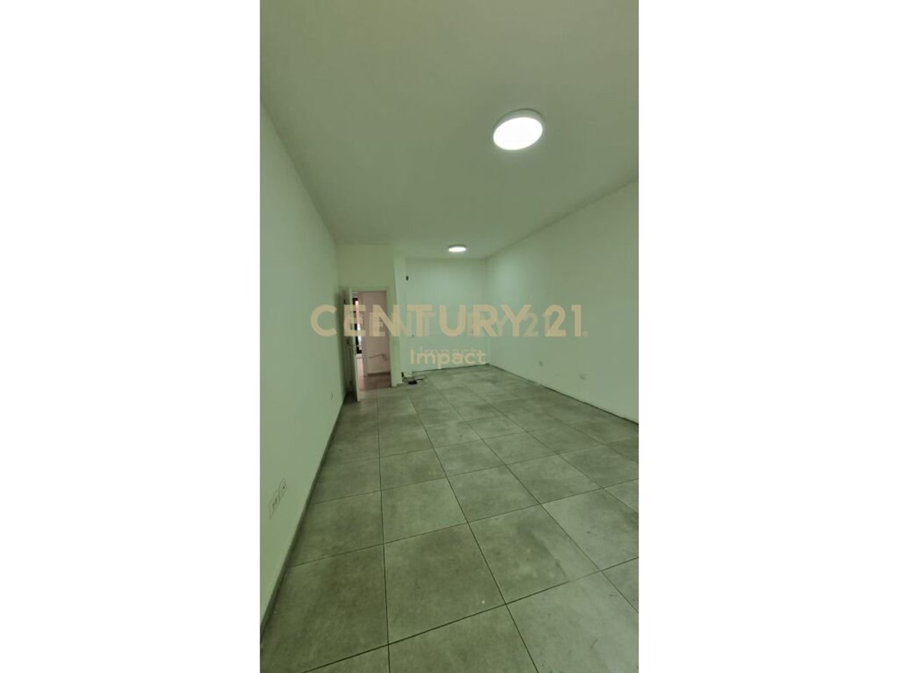 JAPIM ME QIRA APARTAMENT 2+1 PER ZYRE, KOMPLEKSI ARLIS "FARMACIA 10"