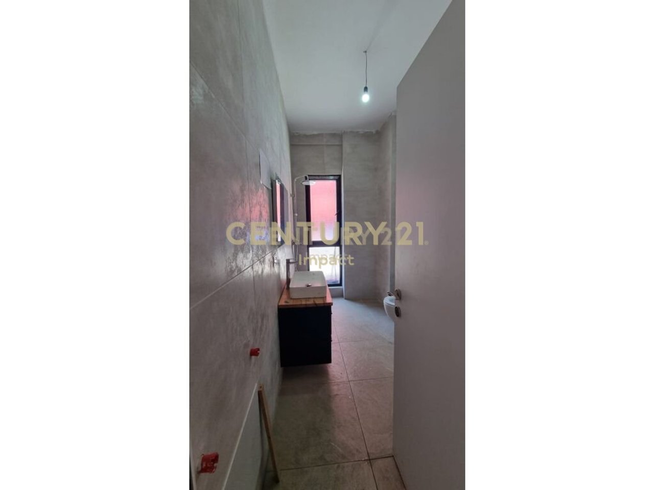 JAPIM ME QIRA APARTAMENT 2+1 PER ZYRE, KOMPLEKSI ARLIS "FARMACIA 10"