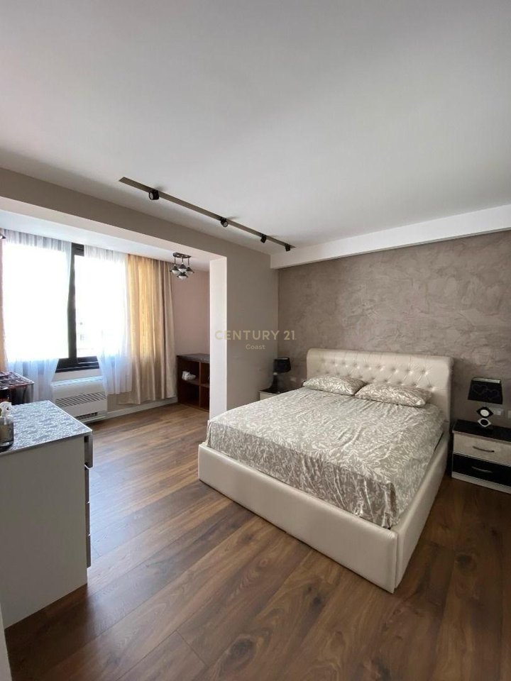 SHITET APARTAMENT 2+1  PAMJE DET NE LUNGOMARE 1,VLORE