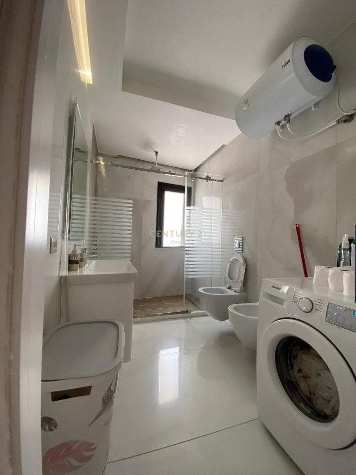 SHITET APARTAMENT 2+1  PAMJE DET NE LUNGOMARE 1,VLORE