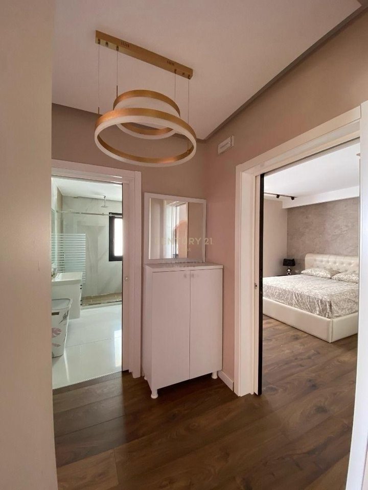 SHITET APARTAMENT 2+1  PAMJE DET NE LUNGOMARE 1,VLORE