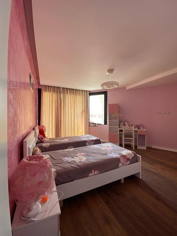 SHITET APARTAMENT 2+1  PAMJE DET NE LUNGOMARE 1,VLORE