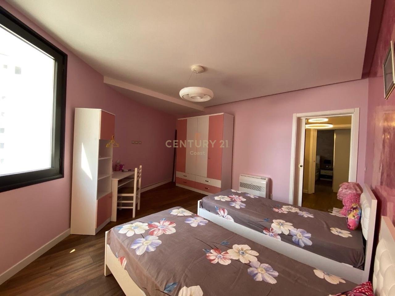 SHITET APARTAMENT 2+1  PAMJE DET NE LUNGOMARE 1,VLORE